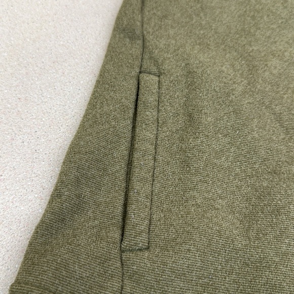 Boys Large Pullover Under Armour Green Plush with Water Resistant Shoulder Chest - Picture 2 of 7